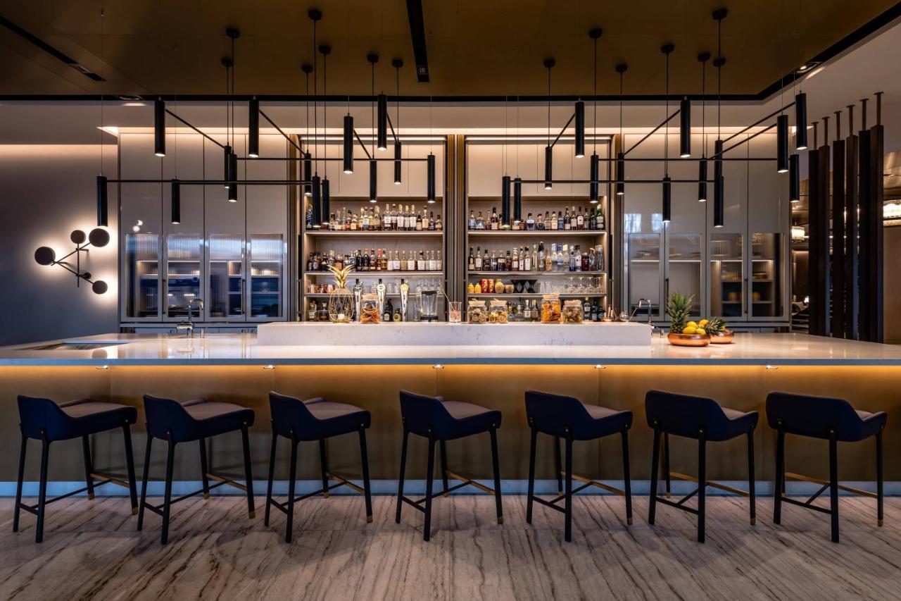 Zurich Marriott Hotel Eksteriør billede The bar at the lounge