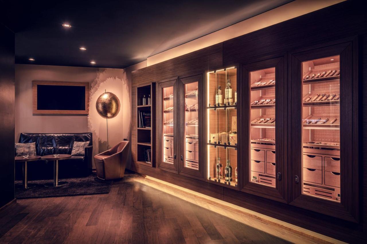 Zurich Marriott Hotel Eksteriør billede Wine cellar