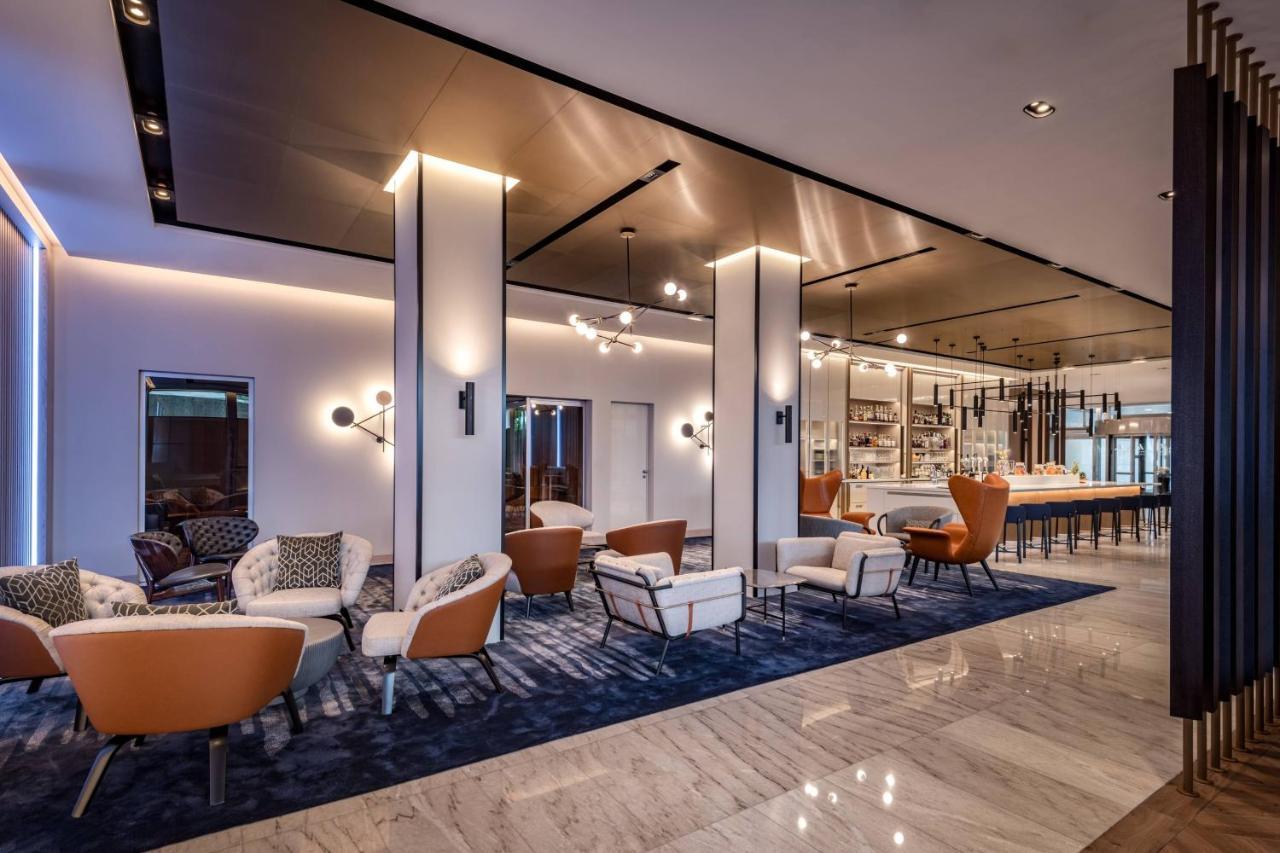 Zurich Marriott Hotel Eksteriør billede The lounge at the airport