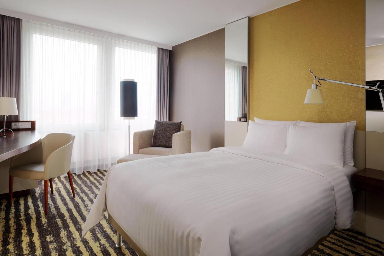 Zurich Marriott Hotel Eksteriør billede A room at the hotel