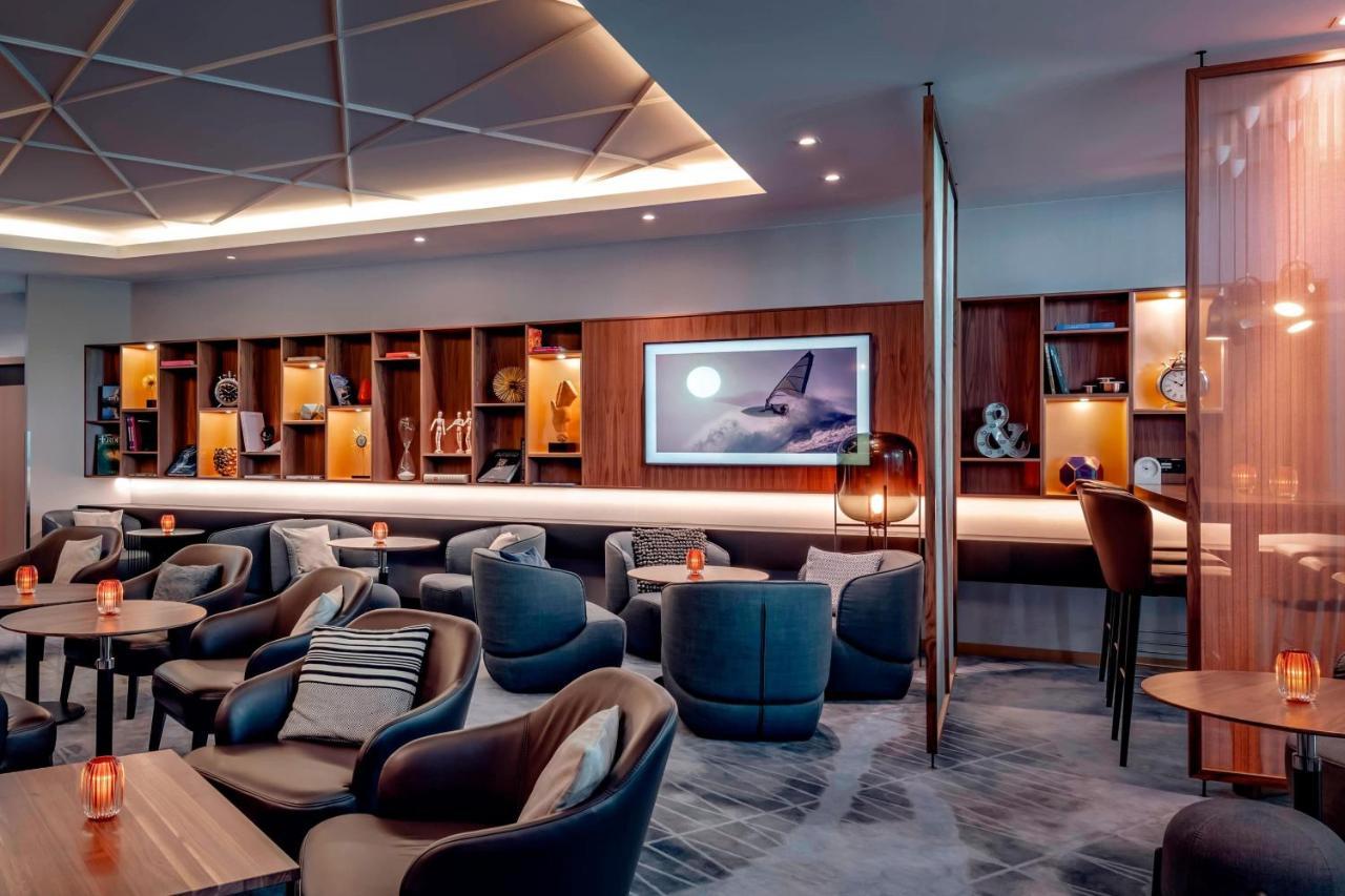 Zurich Marriott Hotel Eksteriør billede The lounge at London Heathrow Airport
